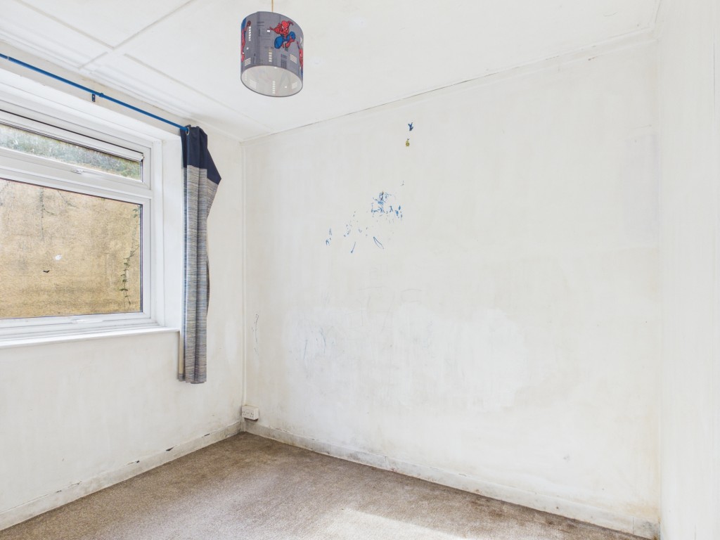 Lot: 144 - LEASEHOLD TWO-BEDROOM GROUND FLOOR FLAT FOR UPDATING IN POPULAR LOCATION - Bedroom two
